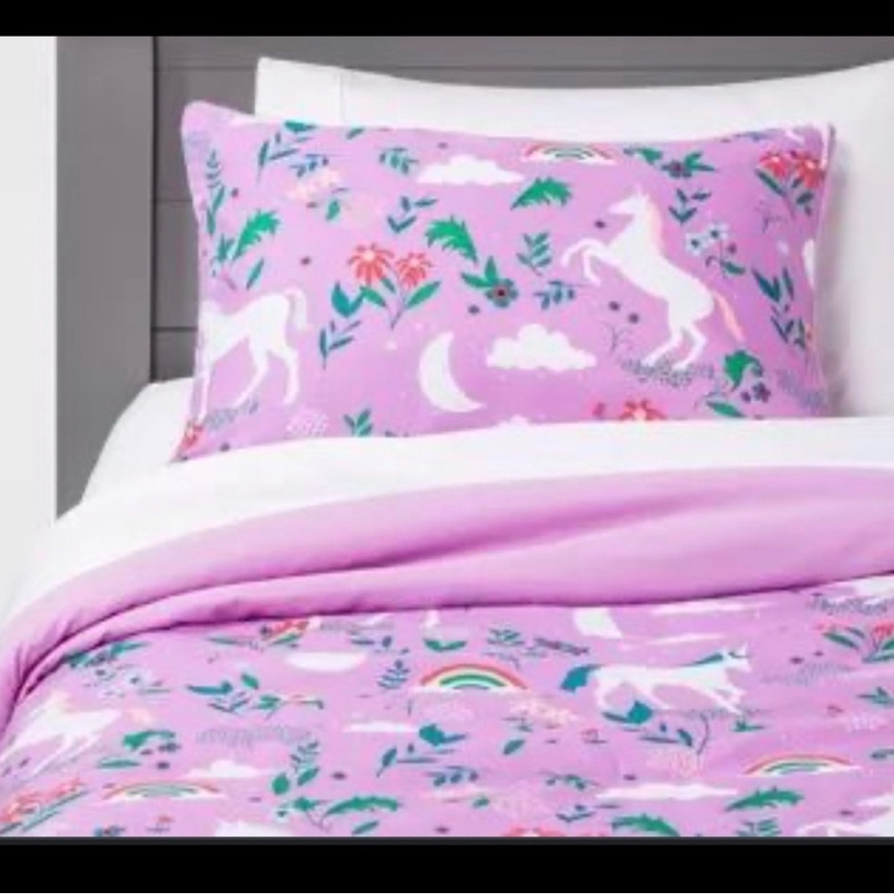 Full size unicorn bed